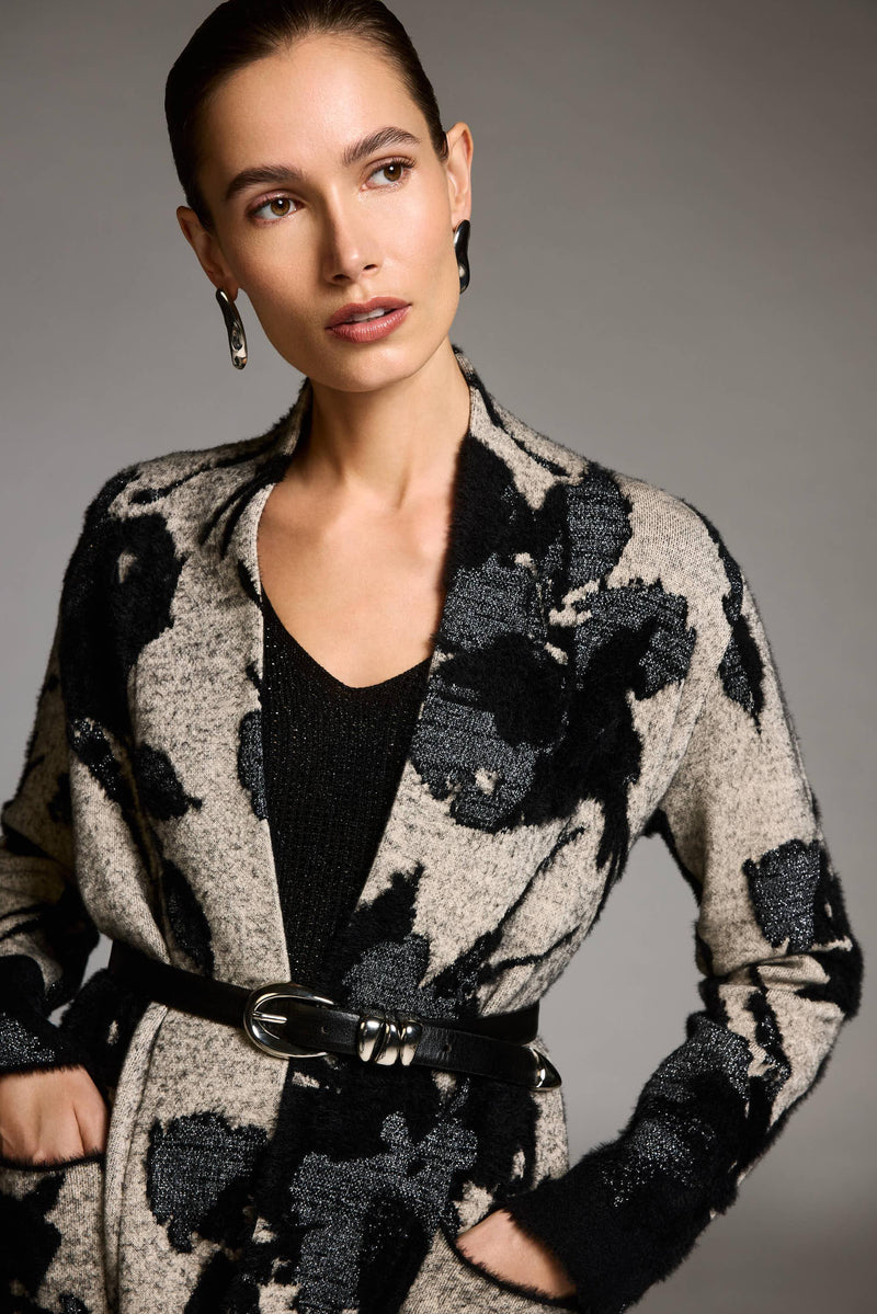 Strukturierter Jacquard-Blazer mit floralem Muster in Schwarz und Beige – elegant und kraftvoll