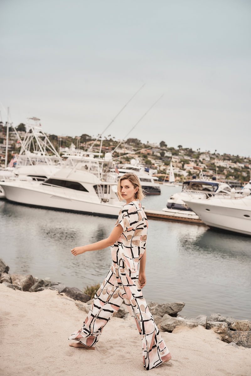 Dynamischer Joseph Ribkoff Frühling/Sommer Look mit Muster – modern und leicht