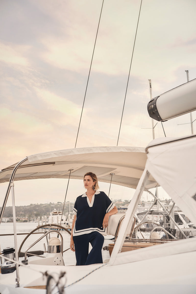 Eleganter Joseph Ribkoff Frühling/Sommer Look auf dem Boot – stilvoll, entspannt und hochwertig